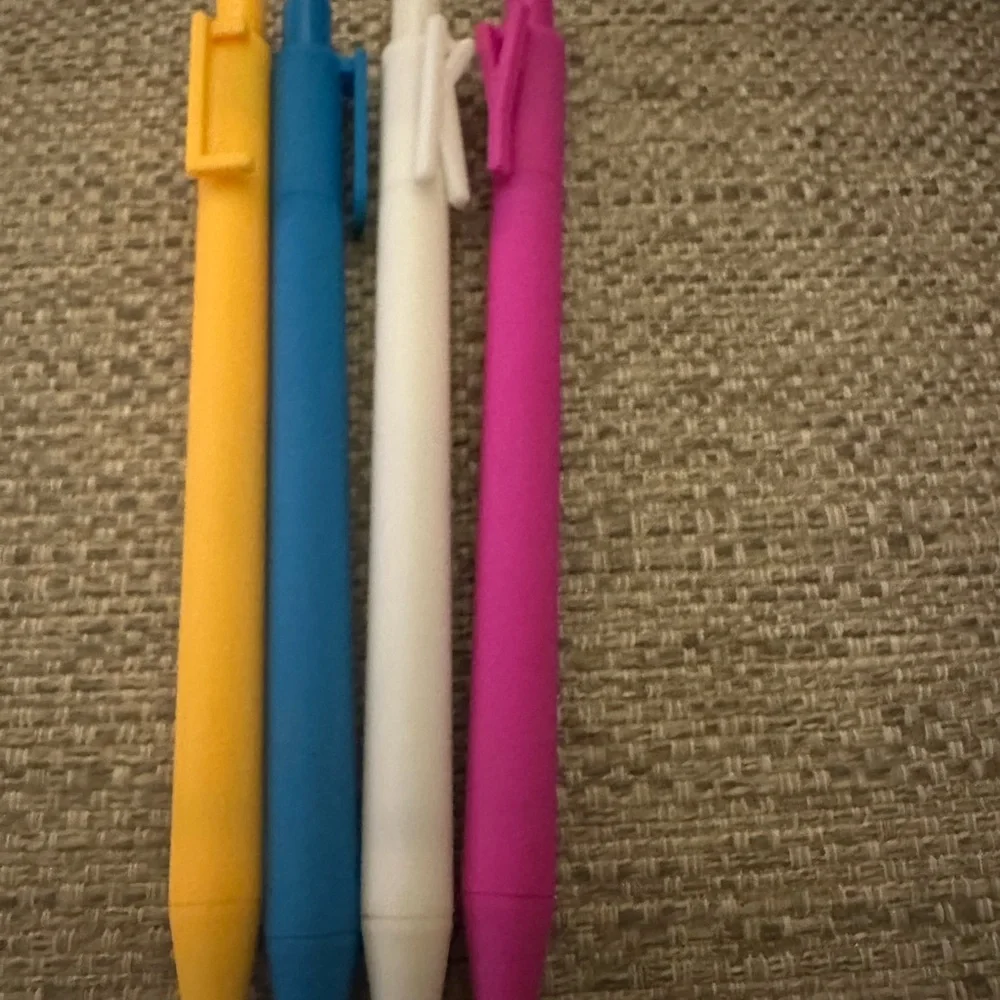 Pencil‎ Bag-Makeup Bag in colorful floral pattern with primary colors & 4 pens.